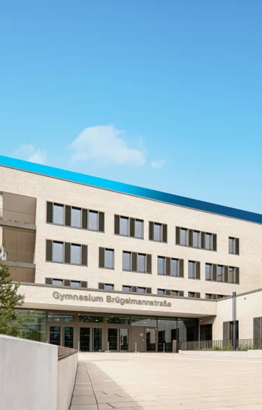 Gymnasium Brügelmannstrasse with the Holcim stroke